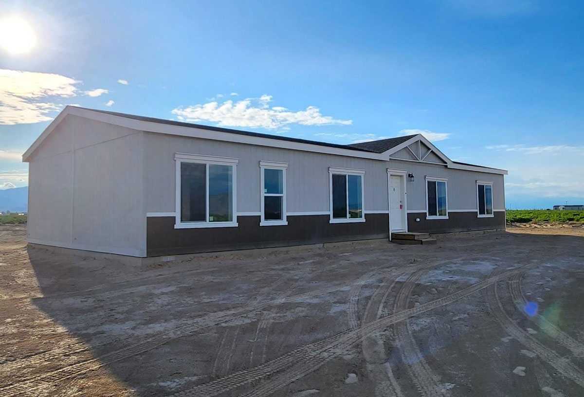 Bold exterior on the 28664E The Rapids by Fleetwood