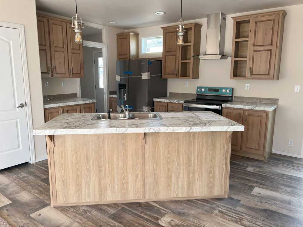 Alternate kitchen design in the Fleetwood Hauser 28563E