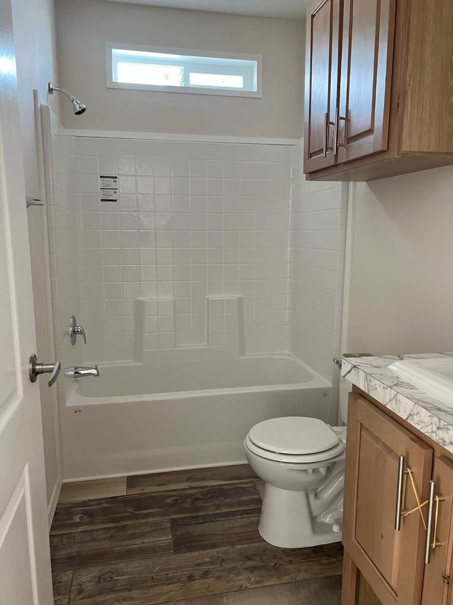 Second bath for families and guests in the Fleetwood Hauser