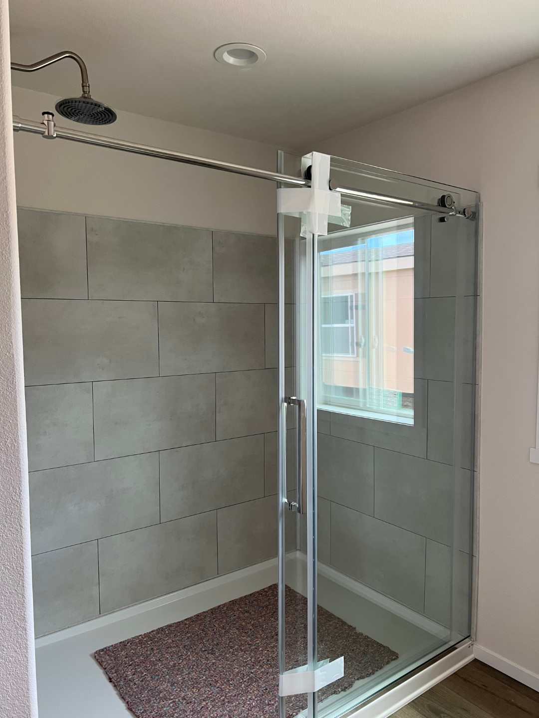 The Sawtooth by Fleetwood: Huge master bath complements its 4-bedroom layout.