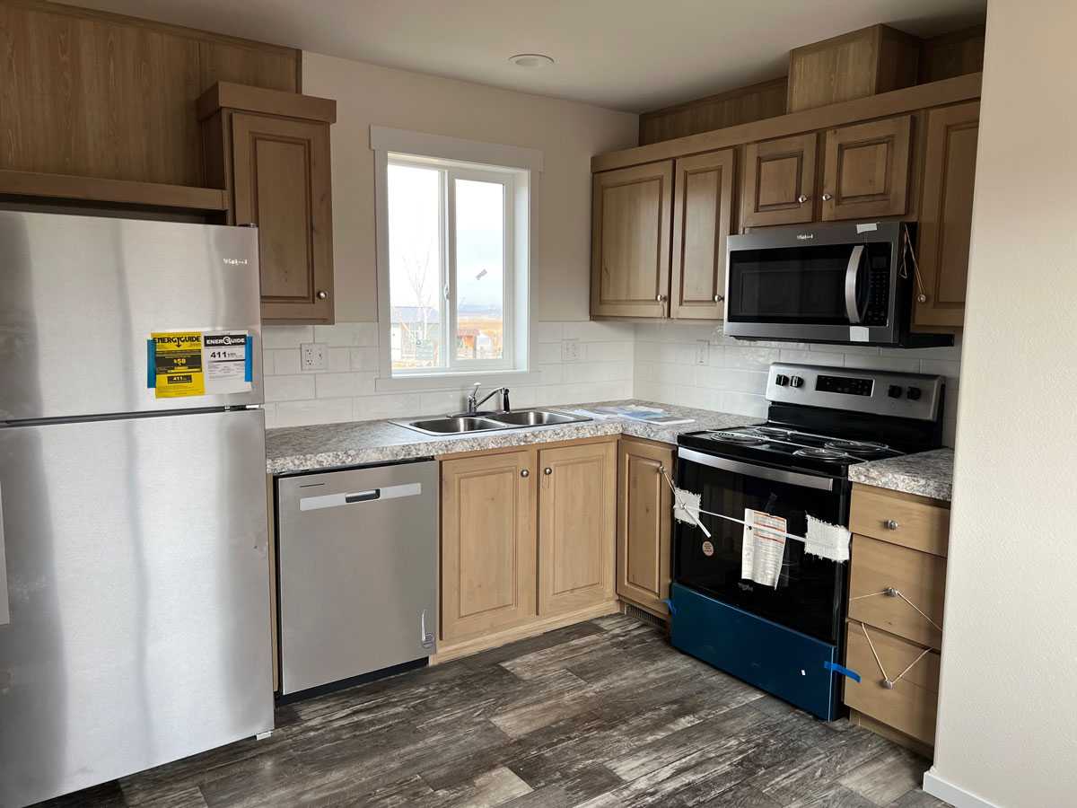 Efficient and functional kitchen in the Fleetwood Broadmore 14482B