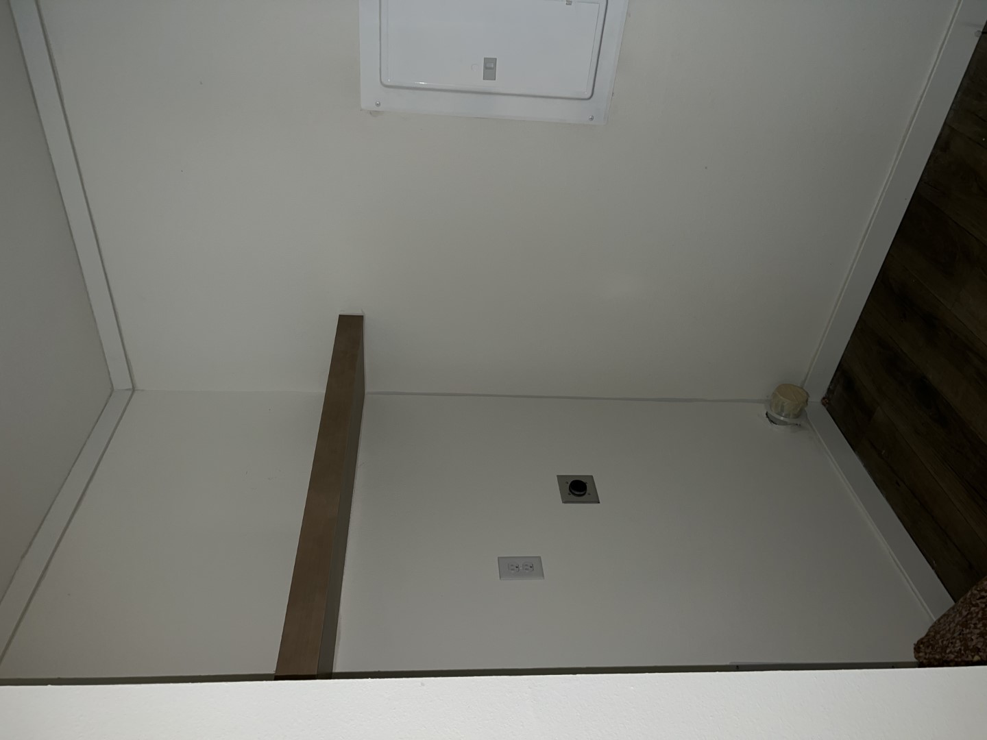 Washer, dryer, and freezer plug in Tempo Shout utility room