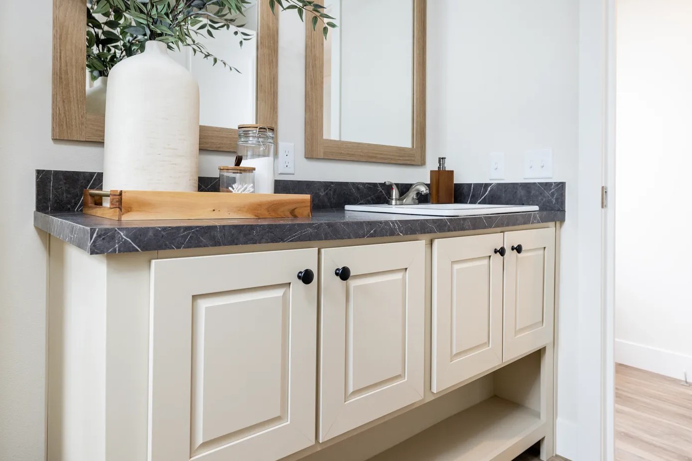 Master bedroom with en-suite bath in Tempo Shout, Nampa, ID