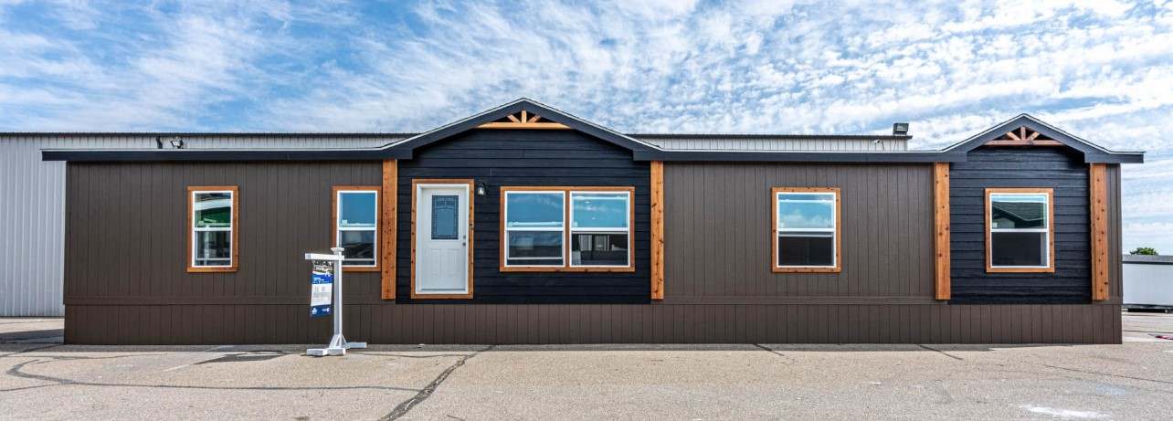 High contrast cedar trim on the Waverly Crest 30684E home