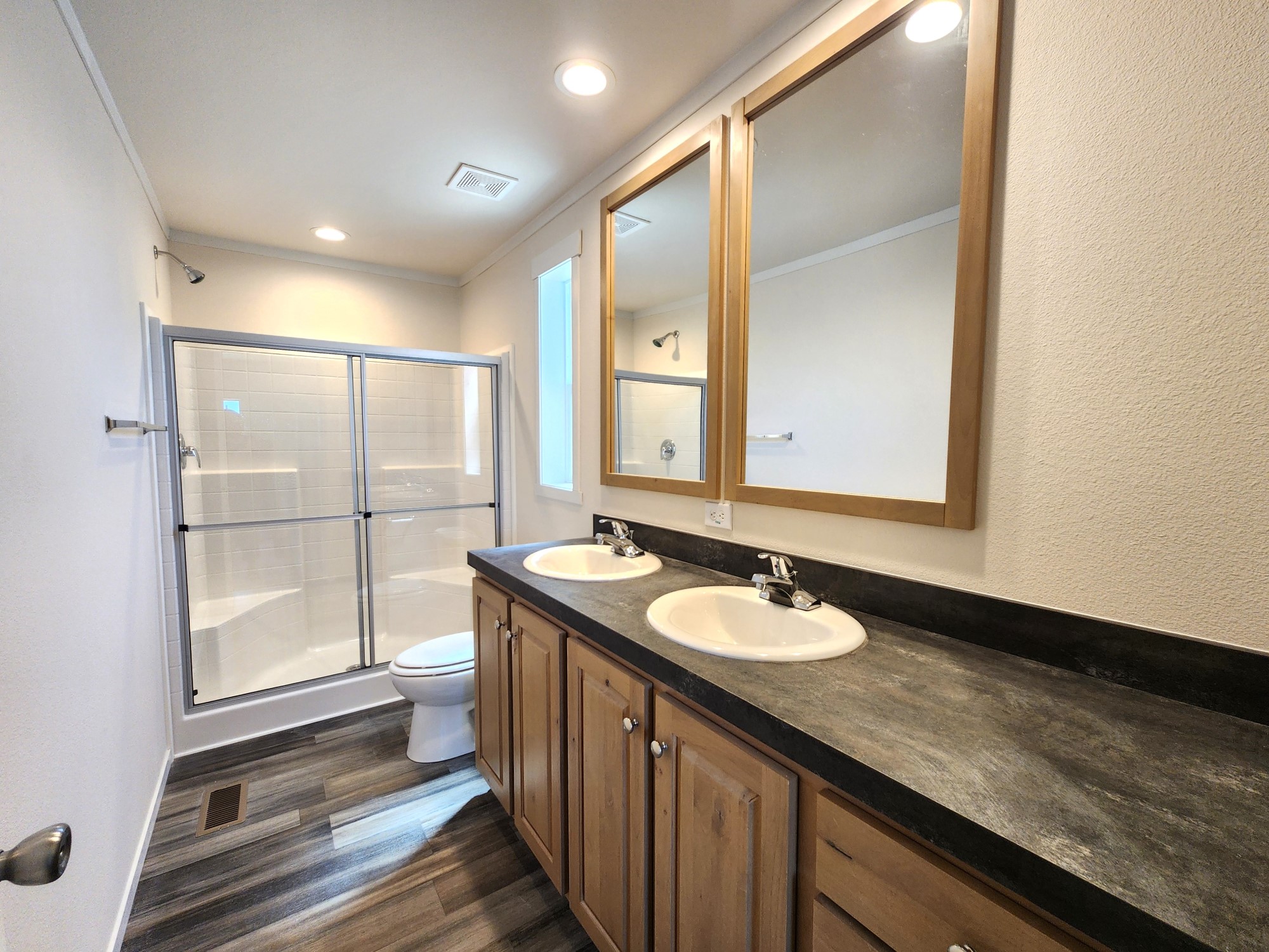 Dual vanity sinks and ample counter space in the 48' Rhythm by Fleetwood